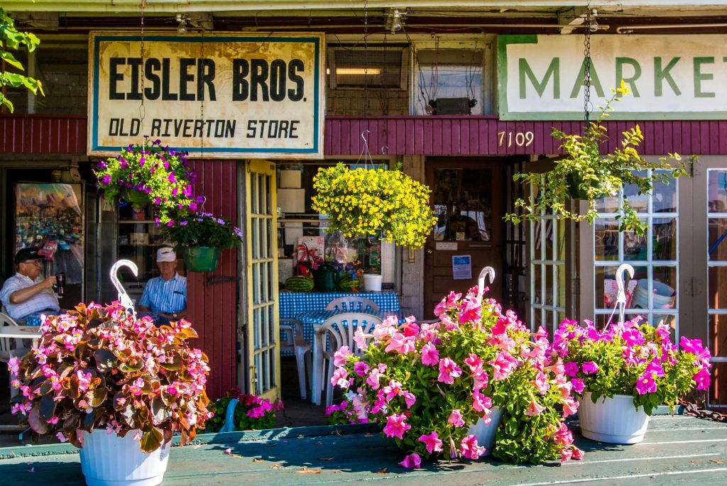 riverton family store